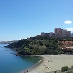 Face à La Résidence Les Elmes Apart-hotel 4*