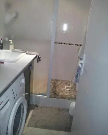 Face A La Les Elmes Aparthotel *