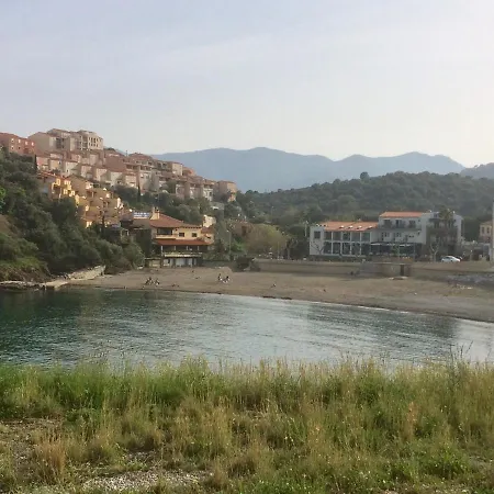 Appart hôtel Face à La Résidence Les Elmes 3*